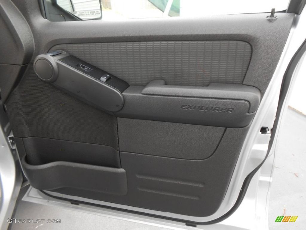 2010 Ford Explorer XLT Door Panel Photos