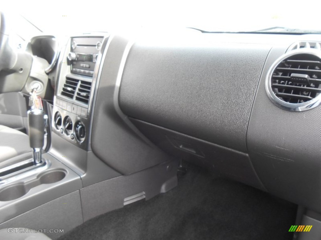 2010 Explorer XLT - Brilliant Silver Metallic / Black photo #21