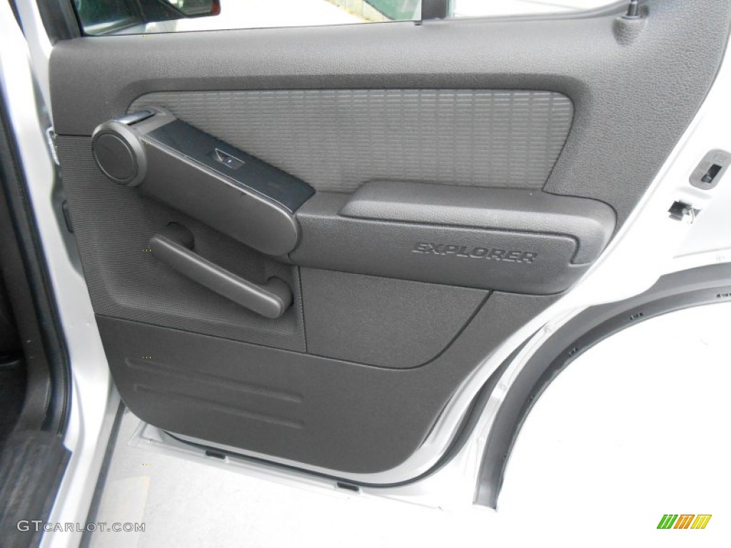 2010 Explorer XLT - Brilliant Silver Metallic / Black photo #23