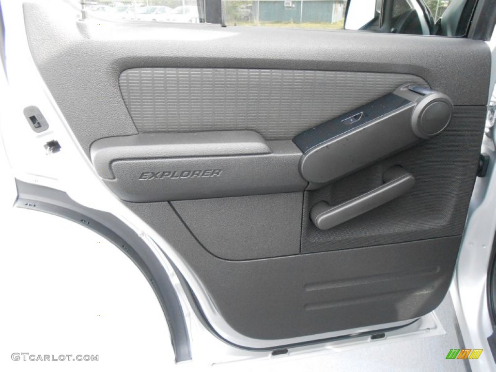 2010 Explorer XLT - Brilliant Silver Metallic / Black photo #28