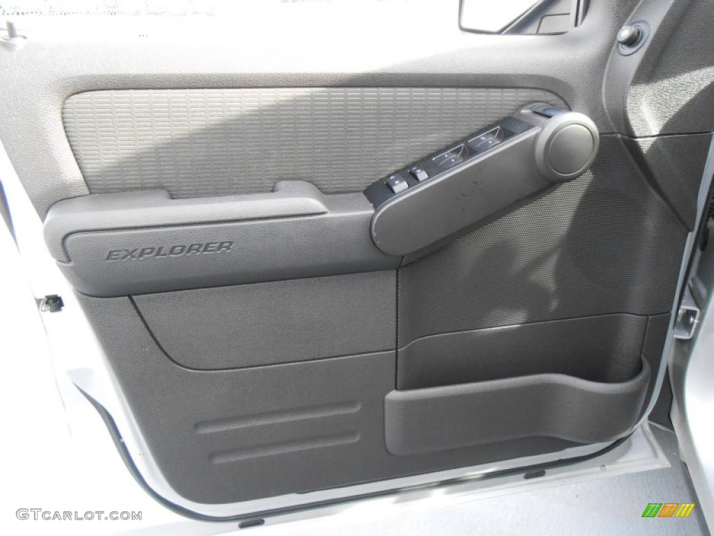 2010 Explorer XLT - Brilliant Silver Metallic / Black photo #30