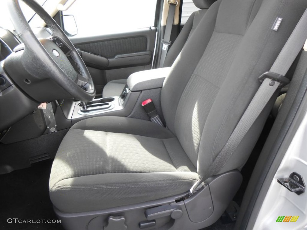 2010 Explorer XLT - Brilliant Silver Metallic / Black photo #32