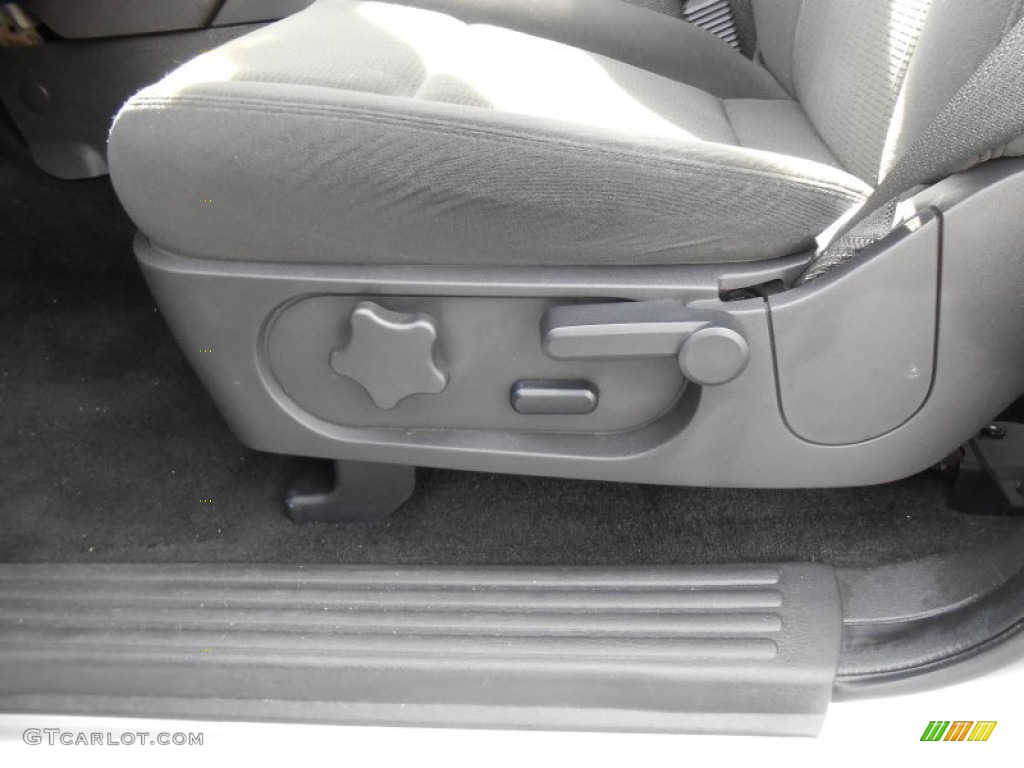 2010 Explorer XLT - Brilliant Silver Metallic / Black photo #33