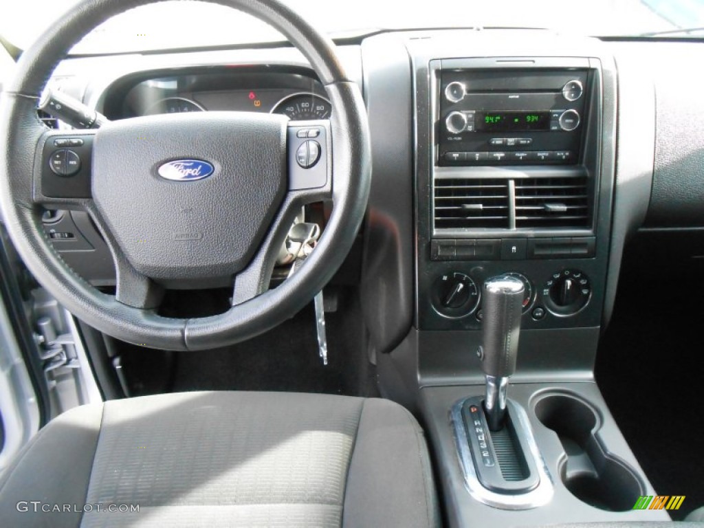 2010 Explorer XLT - Brilliant Silver Metallic / Black photo #34