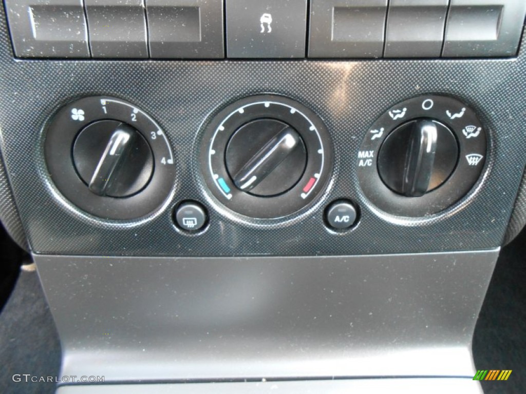 2010 Explorer XLT - Brilliant Silver Metallic / Black photo #37