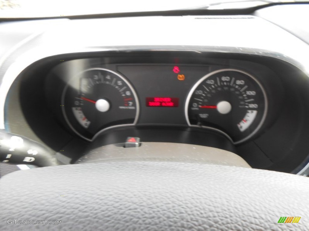 2010 Explorer XLT - Brilliant Silver Metallic / Black photo #40