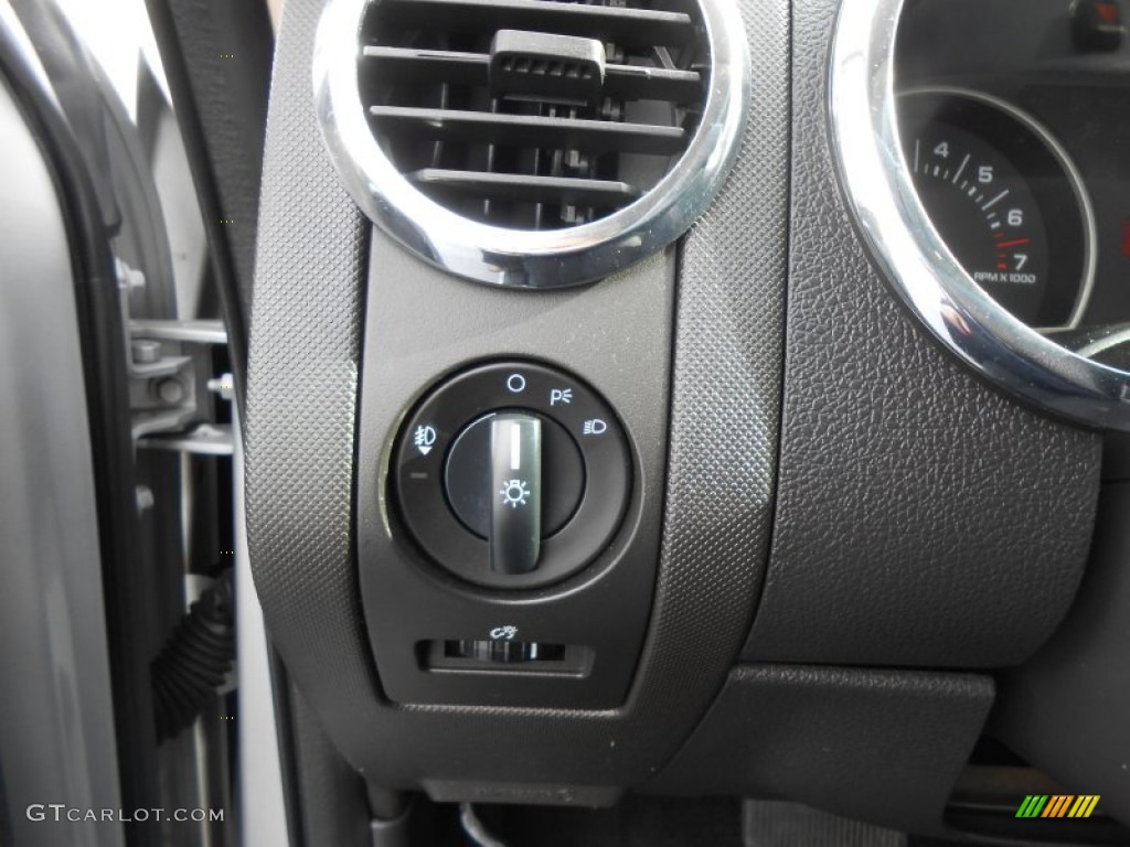 2010 Explorer XLT - Brilliant Silver Metallic / Black photo #42