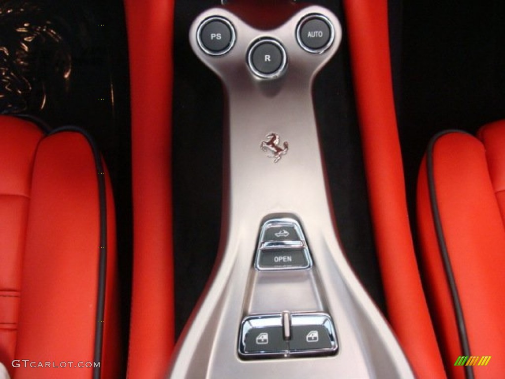 2010 Ferrari California Standard California Model 7 Speed F1 Dual-Clutch Automatic Transmission Photo #77479548