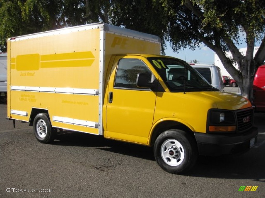 Yellow 2008 GMC Savana Cutaway 3500 Commercial Moving Truck Exterior Photo #77483577