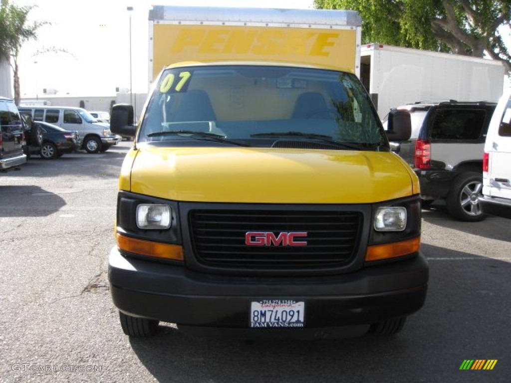 2008 Savana Cutaway 3500 Commercial Moving Truck - Yellow / Medium Pewter photo #3