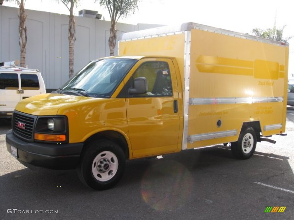 2007 Savana Cutaway 3500 Commercial Cargo Van - Yellow / Medium Pewter photo #4