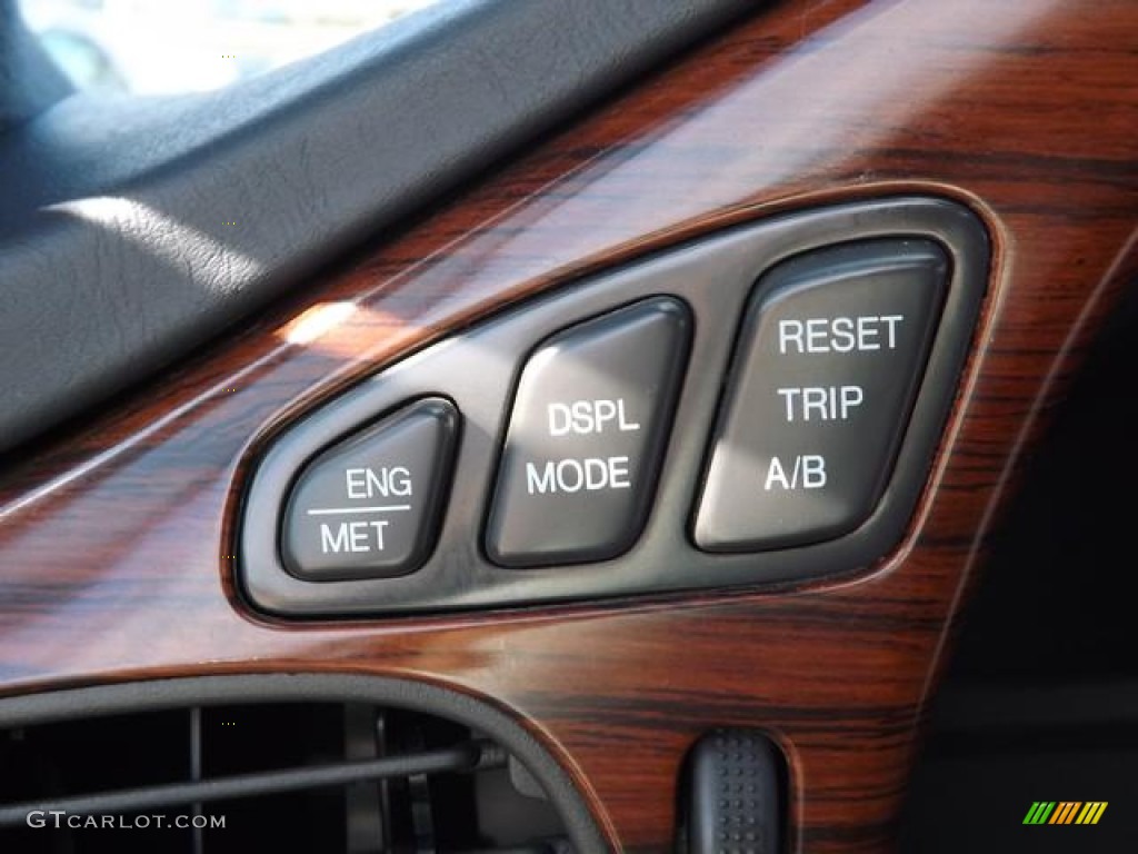 2005 Cadillac DeVille Sedan Controls Photo #77485451