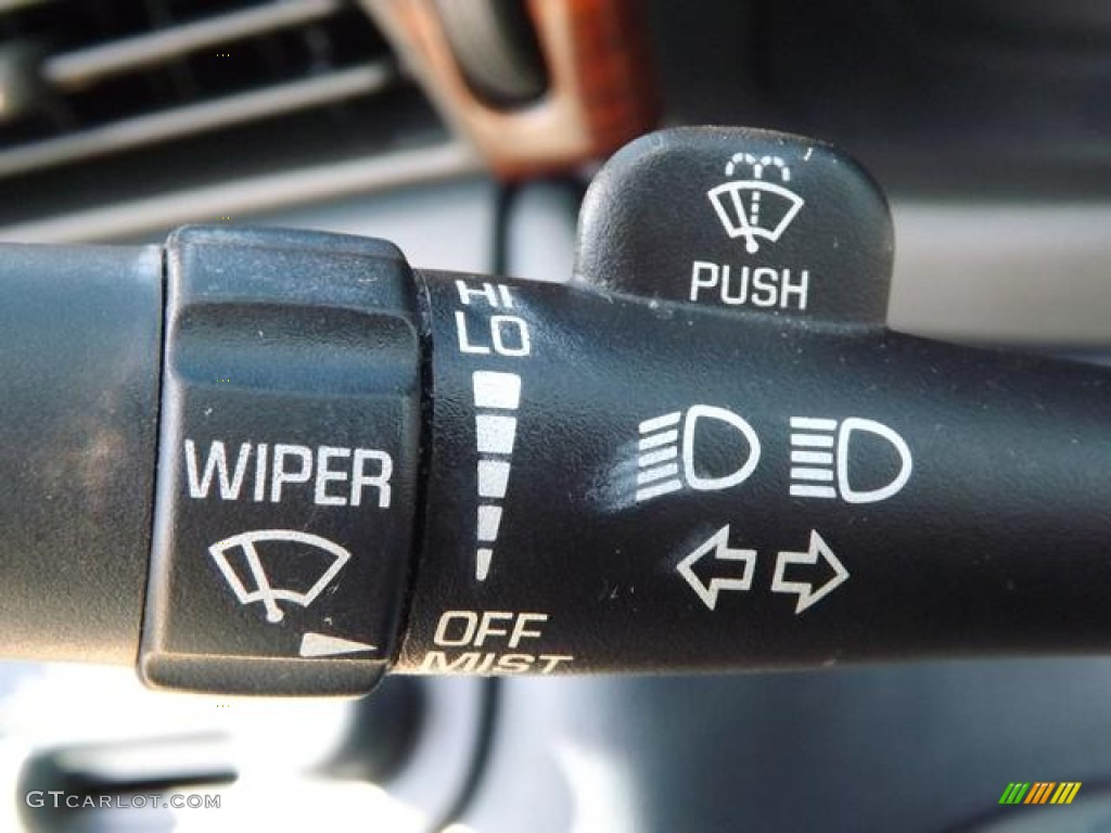 2005 Cadillac DeVille Sedan Controls Photo #77485480