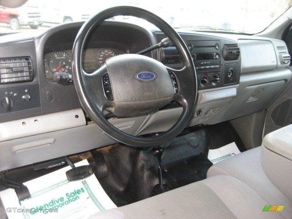 2005 F350 Super Duty XL Crew Cab 4x4 - Oxford White / Medium Flint photo #6