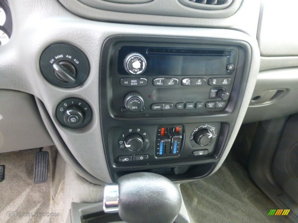 2005 TrailBlazer LS 4x4 - Emerald Jewel Green Metallic / Light Gray photo #13