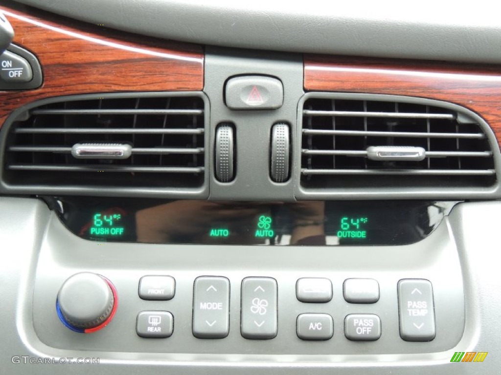 2004 Cadillac DeVille Sedan Controls Photo #77487180