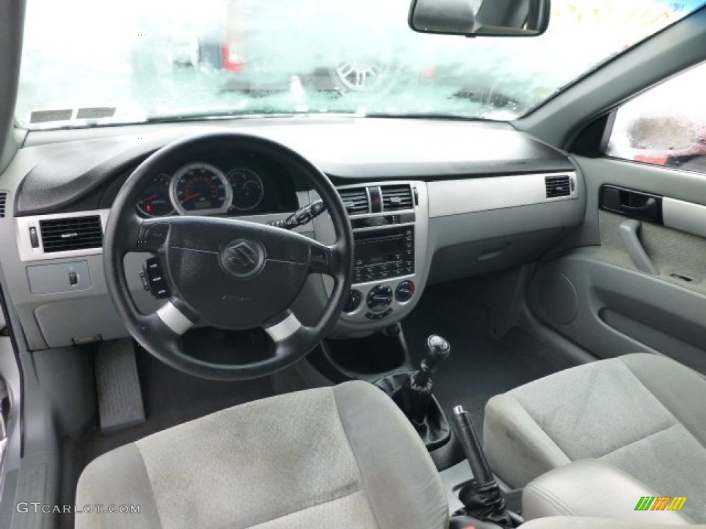 Gray Interior 2004 Suzuki Forenza S Photo #77487365