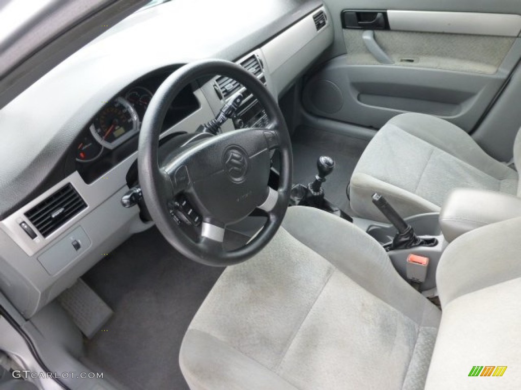 Gray Interior 2004 Suzuki Forenza S Photo #77487407