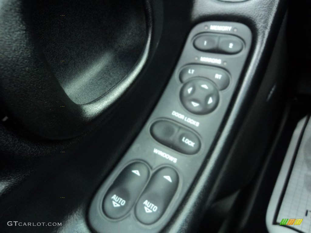 2004 Chevrolet Corvette Convertible Controls Photo #77487820