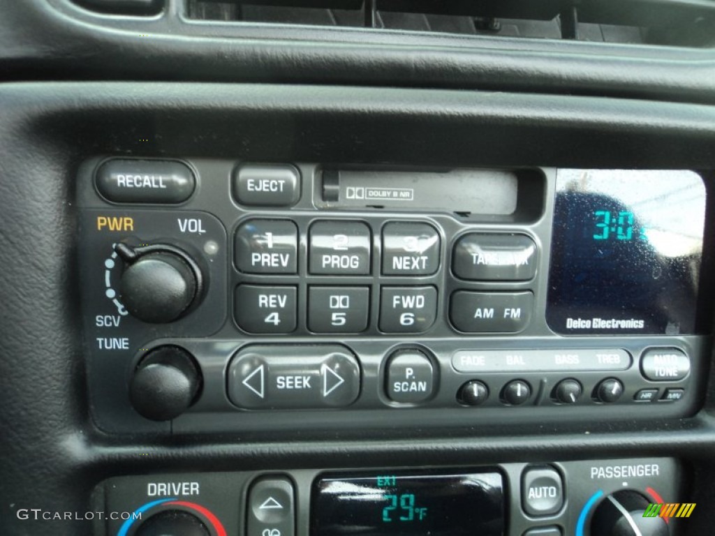 2004 Chevrolet Corvette Convertible Audio System Photo #77487890