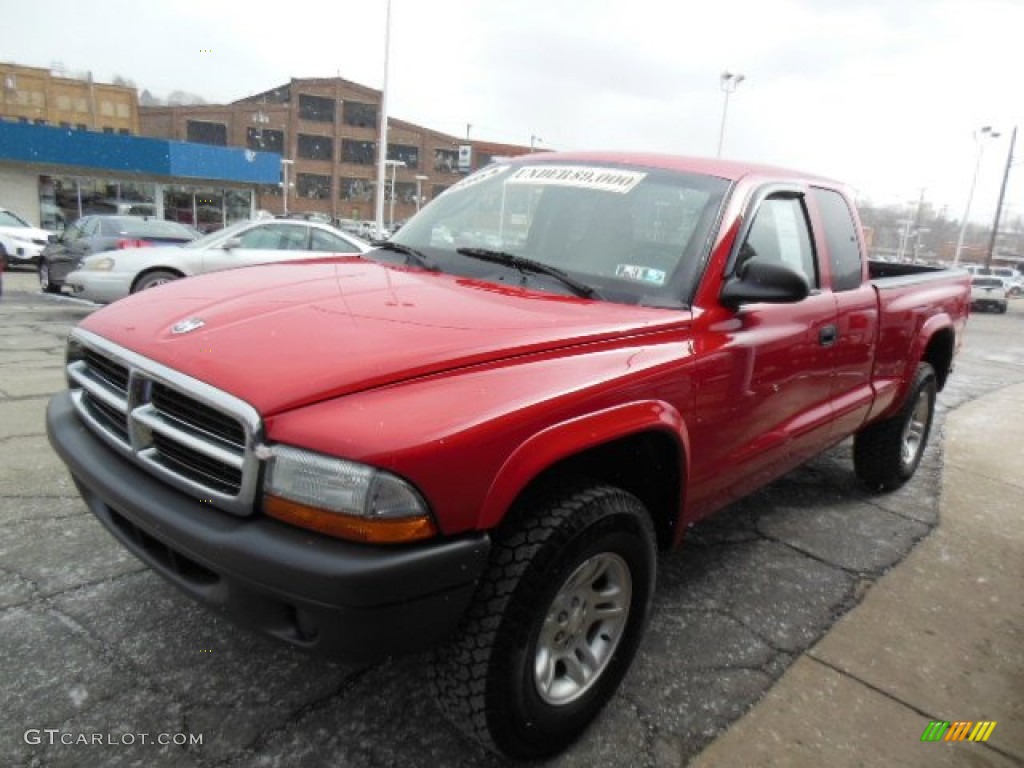 2004 Dakota SXT Club Cab 4x4 - Flame Red / Dark Slate Gray photo #4