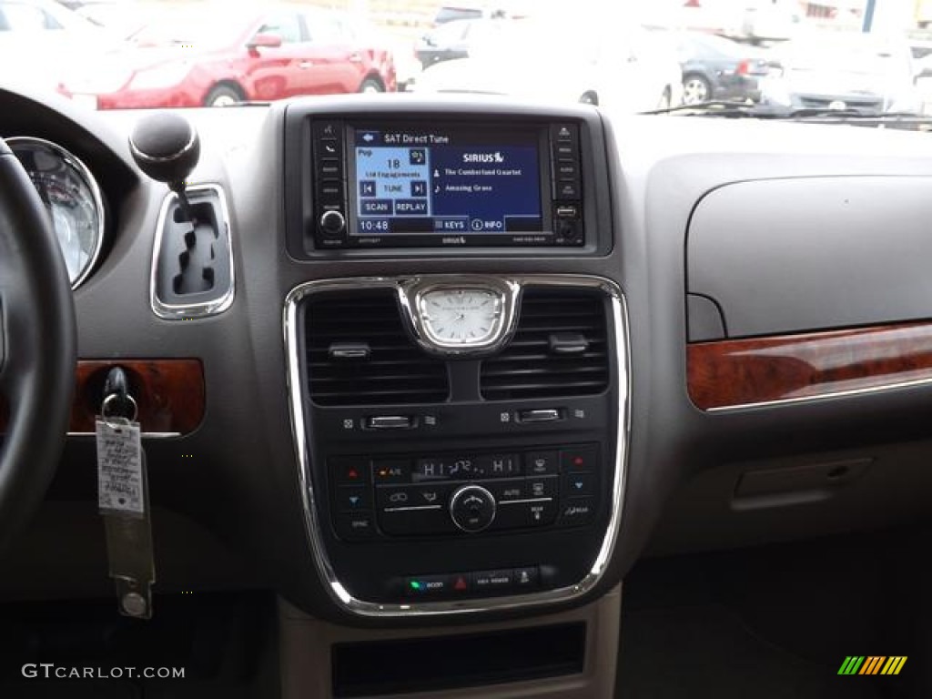 2012 Town & Country Touring - Brilliant Black Crystal Pearl / Dark Frost Beige/Medium Frost Beige photo #19