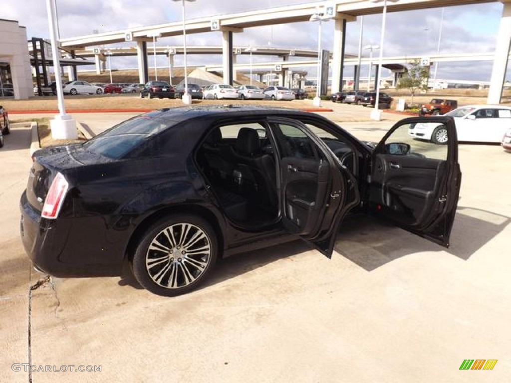 2012 300 S V6 - Gloss Black / Black photo #10