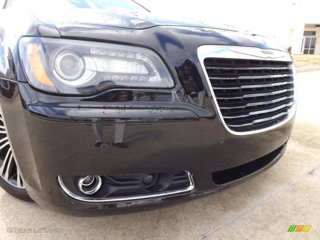 2012 300 S V6 - Gloss Black / Black photo #15