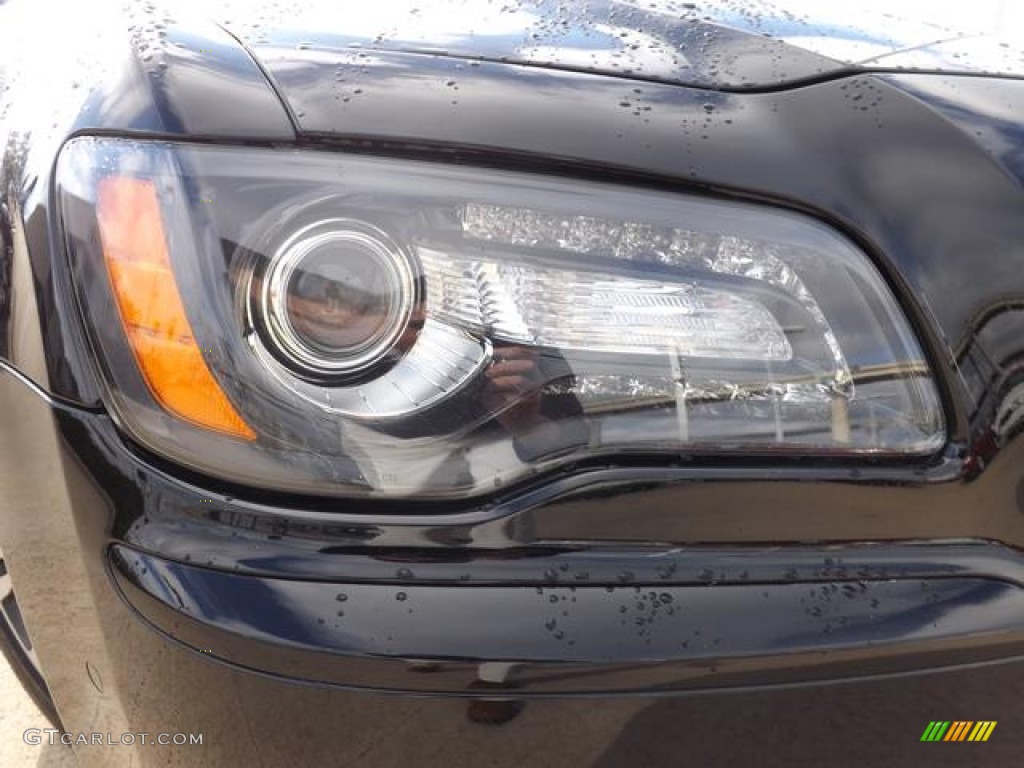 2012 300 S V6 - Gloss Black / Black photo #16