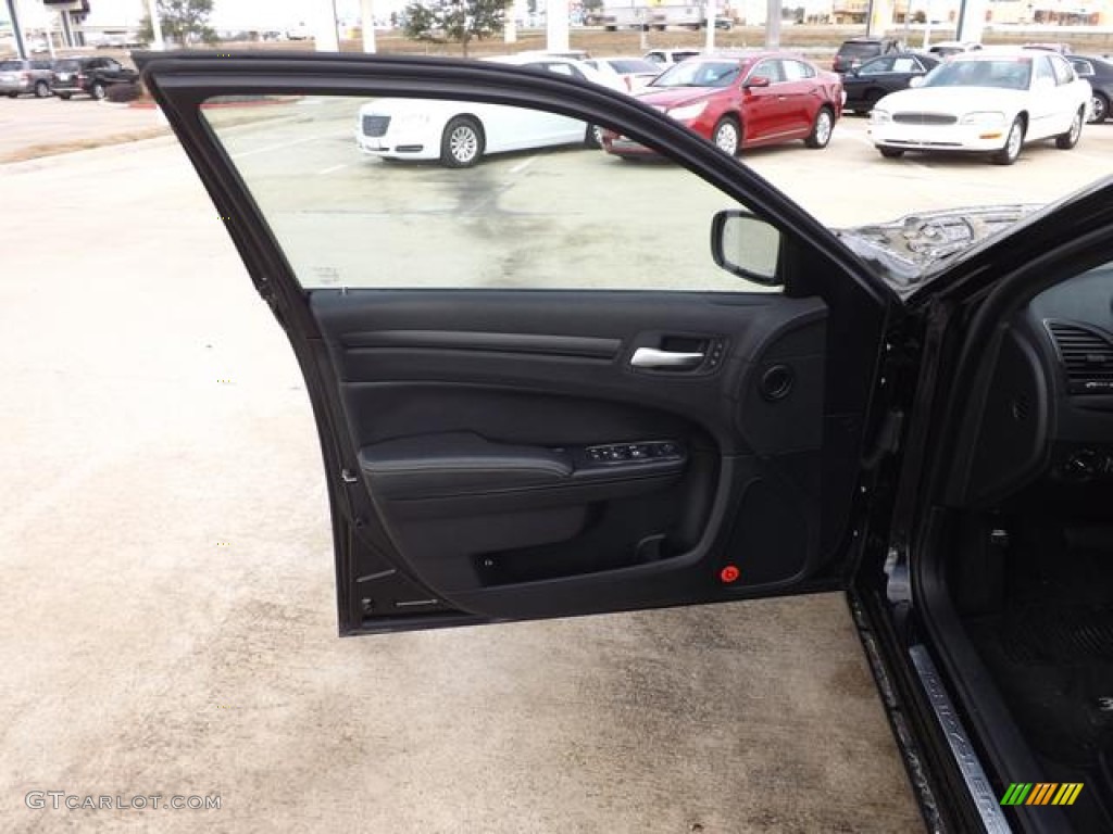 2012 300 S V6 - Gloss Black / Black photo #34