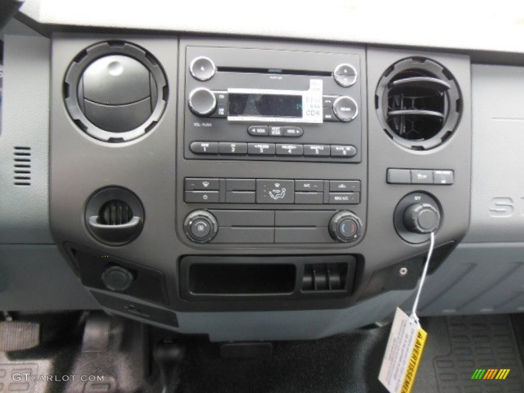 2013 Ford F250 Super Duty XL Regular Cab 4x4 Controls Photo #77495328