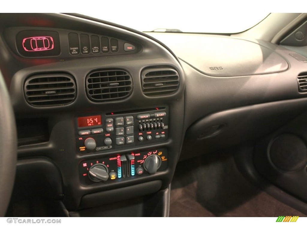 2002 Pontiac Grand Prix GT Sedan Controls Photo #77495667