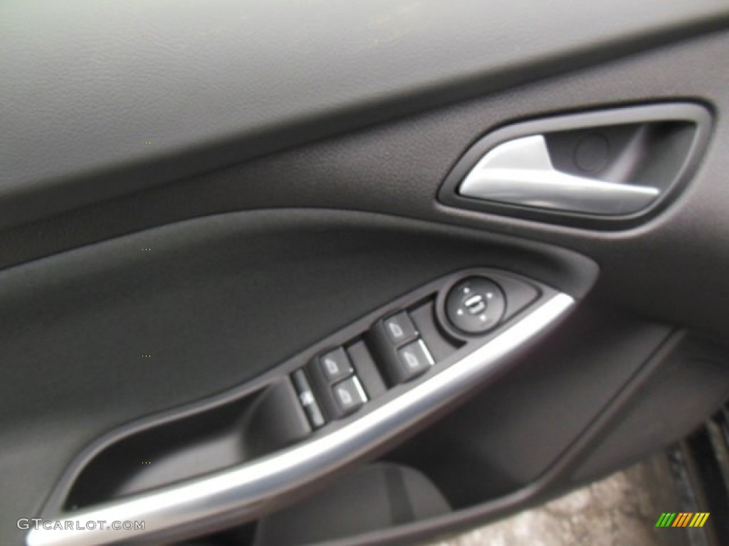 2013 Focus ST Hatchback - Tuxedo Black / ST Smoke Storm Recaro Seats photo #15