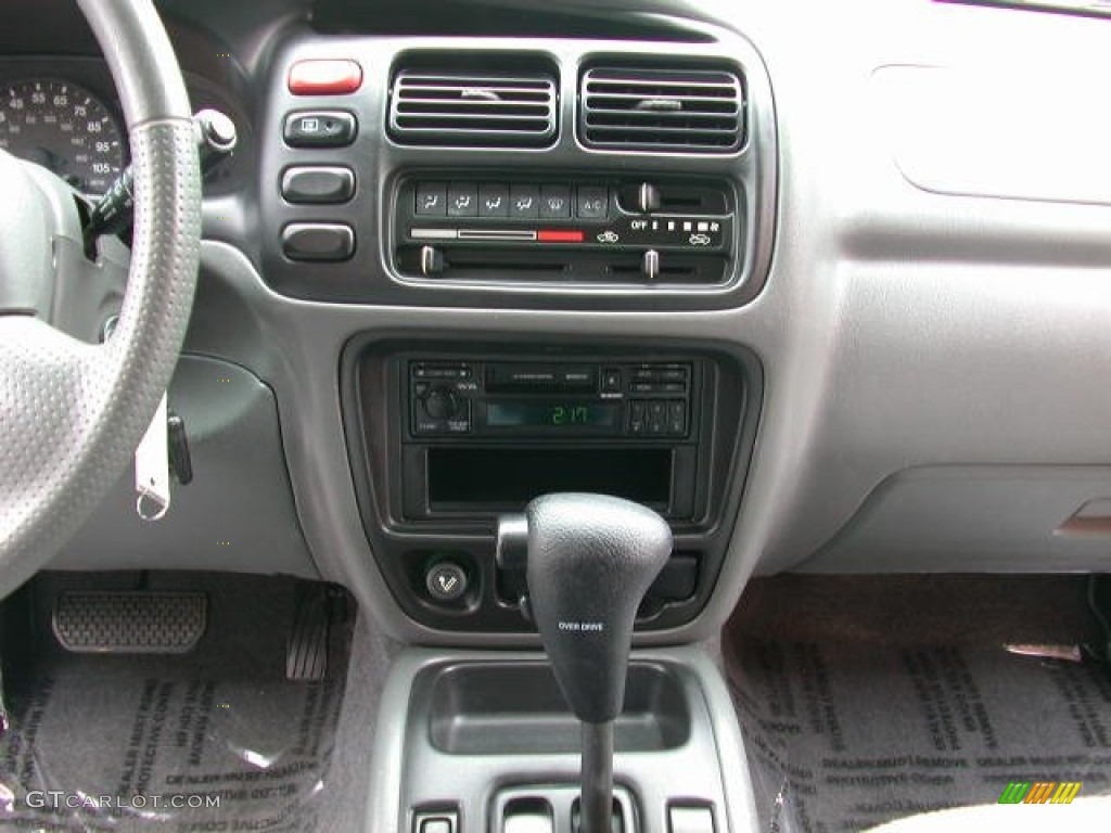 1999 Suzuki Grand Vitara JLX 4WD Controls Photos