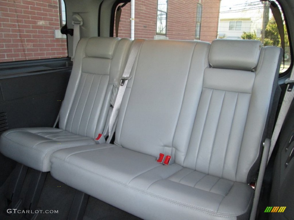 2005 Lincoln Navigator Luxury Rear Seat Photo #77500936