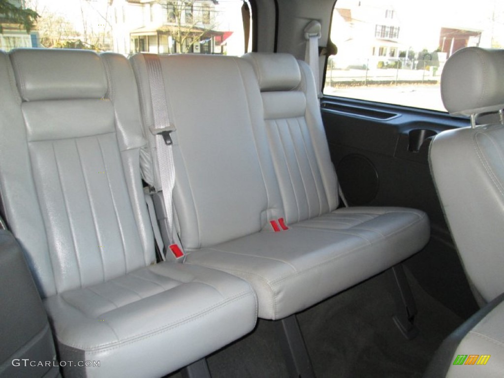 2005 Lincoln Navigator Luxury Rear Seat Photos