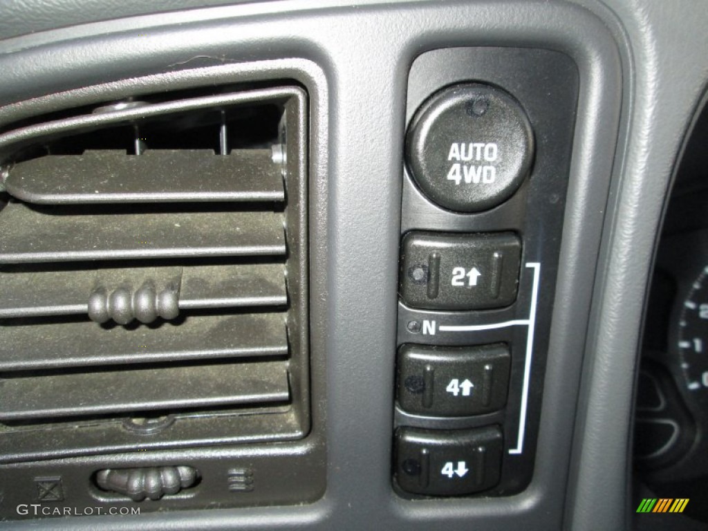 2005 Chevrolet Silverado 1500 Z71 Extended Cab 4x4 Controls Photo #77501861