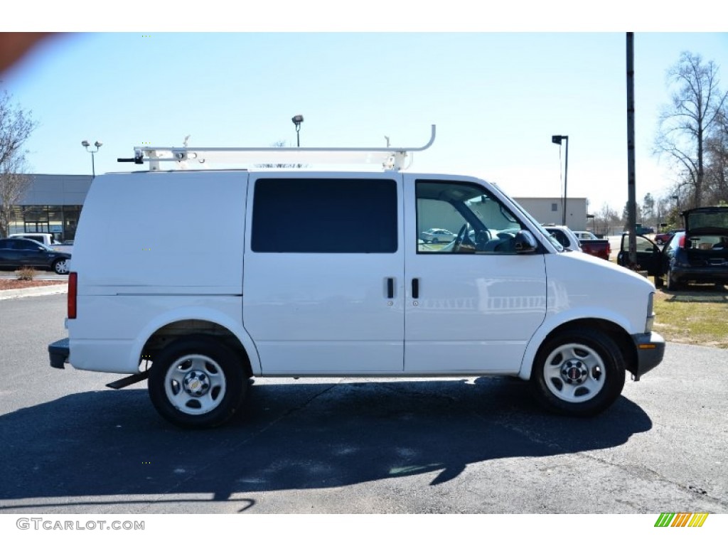 2005 Safari Commercial Van - Summit White / Pewter Gray photo #4