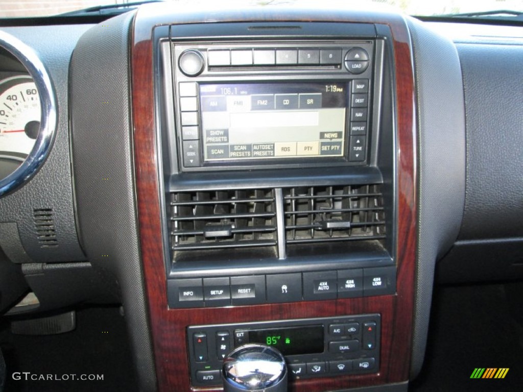 2006 Ford Explorer Limited 4x4 Controls Photo #77502725