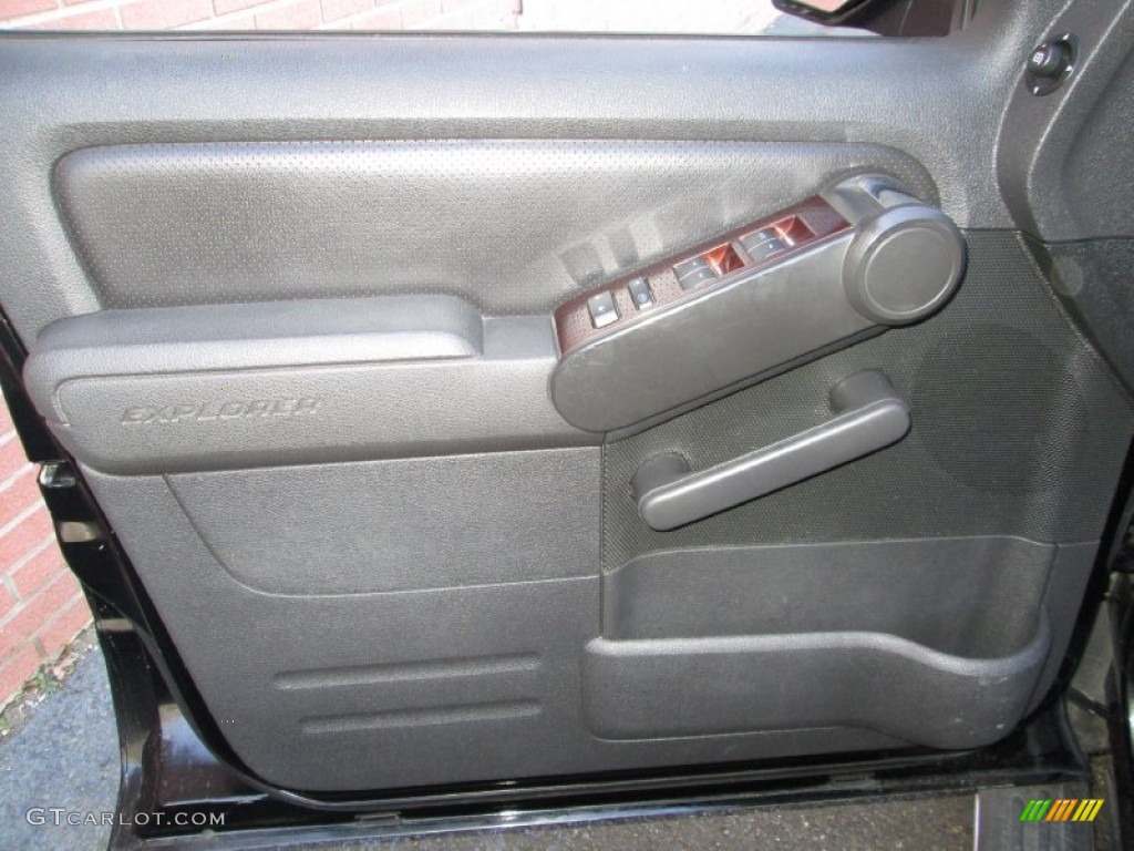 2006 Explorer Limited 4x4 - Black / Black photo #29