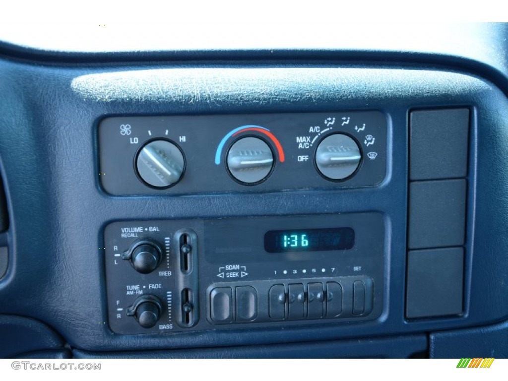 2005 Astro Commercial Van - Summit White / Blue photo #16