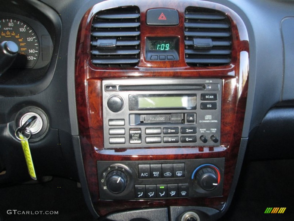 2005 Hyundai Sonata LX V6 Controls Photos
