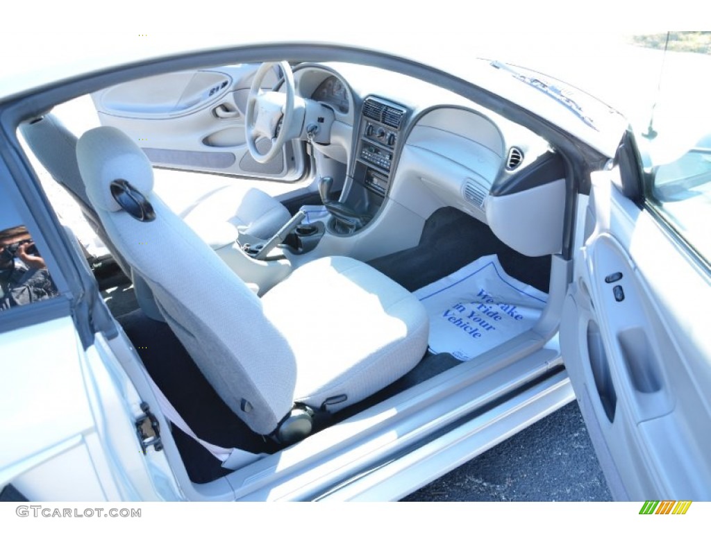 Medium Graphite Interior 2000 Ford Mustang V6 Coupe Photo #77504837