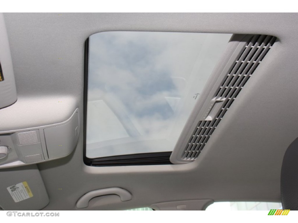 2009 Volkswagen Jetta TDI Sedan Sunroof Photos