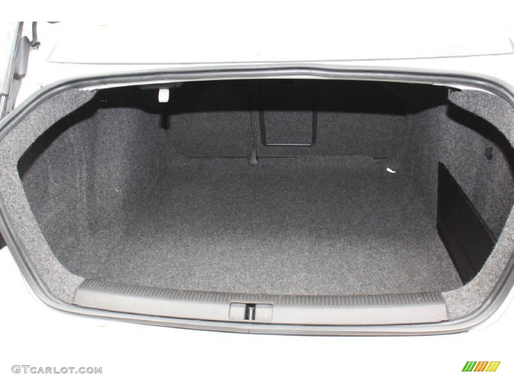 2009 Volkswagen Jetta TDI Sedan Trunk Photos