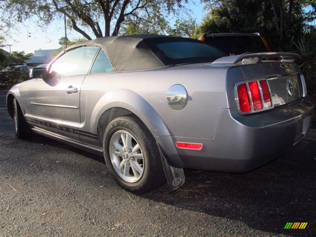 2006 Mustang V6 Deluxe Convertible - Tungsten Grey Metallic / Dark Charcoal photo #2