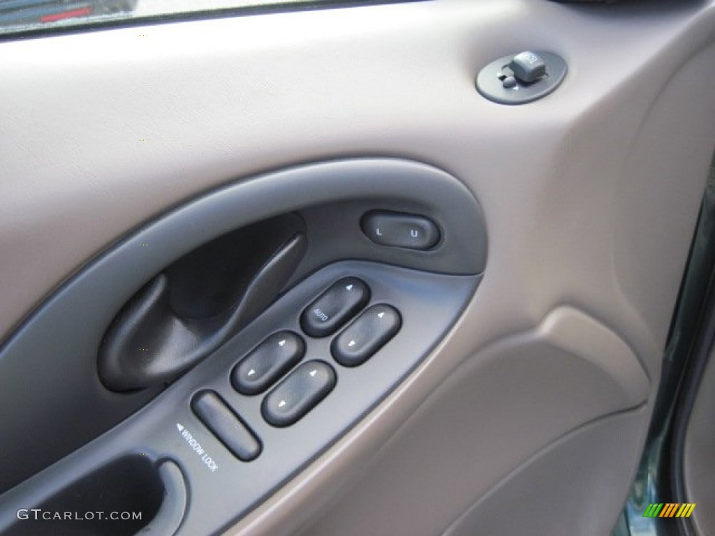1999 Ford Taurus SE Wagon Controls Photo #77512855