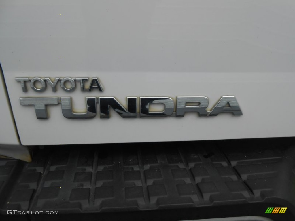 2010 Tundra CrewMax - Super White / Graphite Gray photo #18