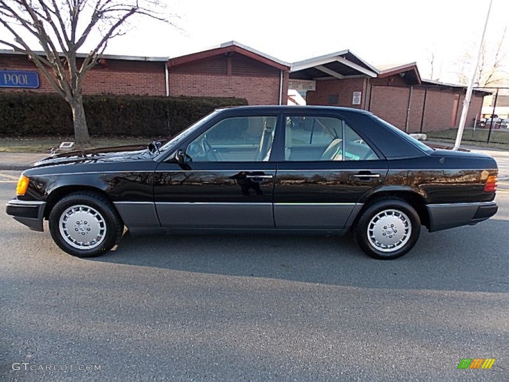 1993 E Class 300 E Sedan - Black / Parchment photo #2