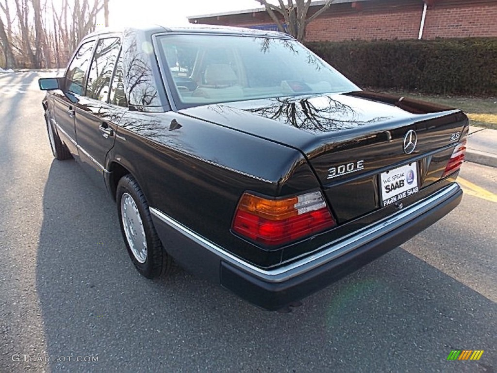 1993 E Class 300 E Sedan - Black / Parchment photo #3